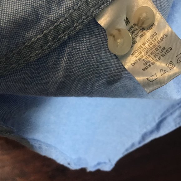 Aeropostale Light Blue Cotton button down shirt (M) - Picture 3 of 4